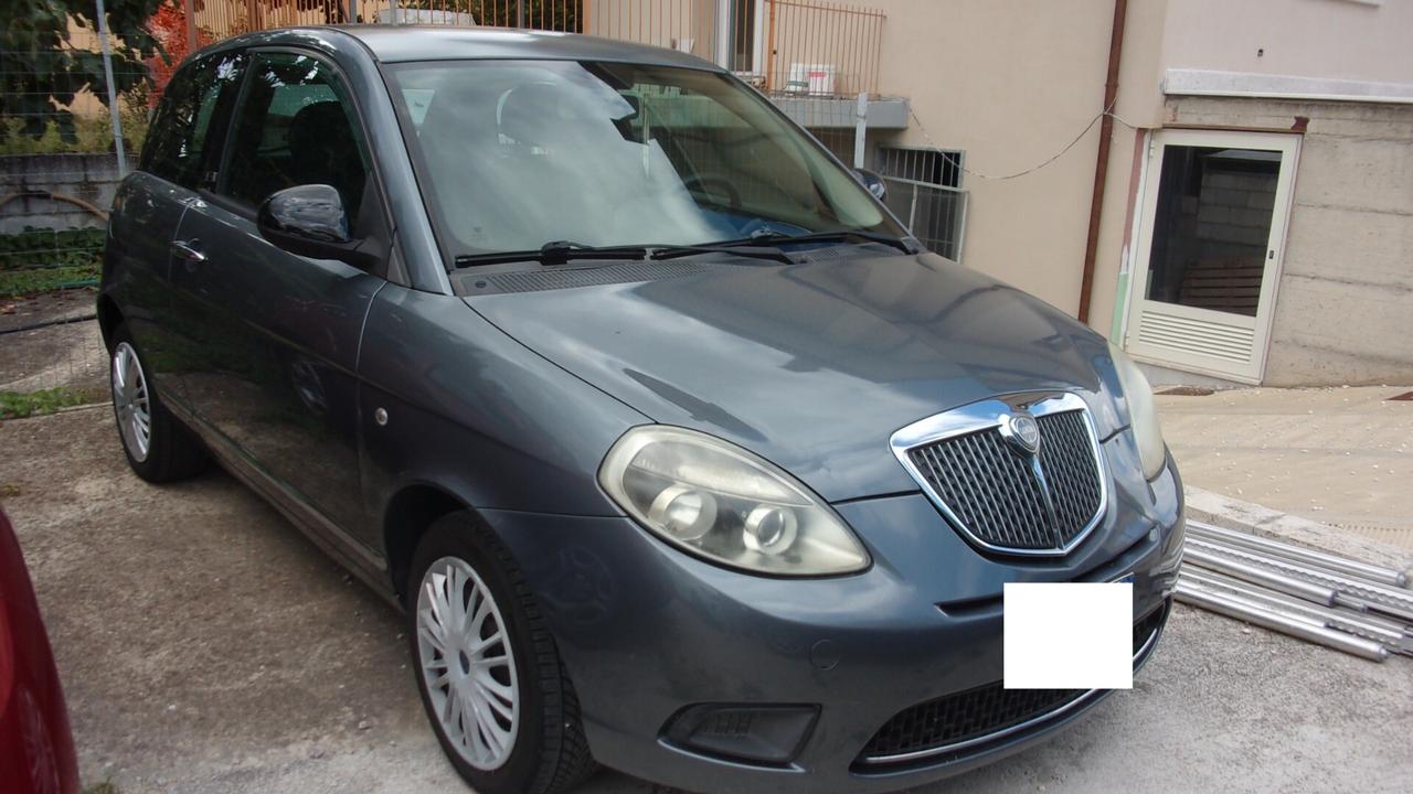 Lancia Ypsilon 1.2 69 CV Unyca