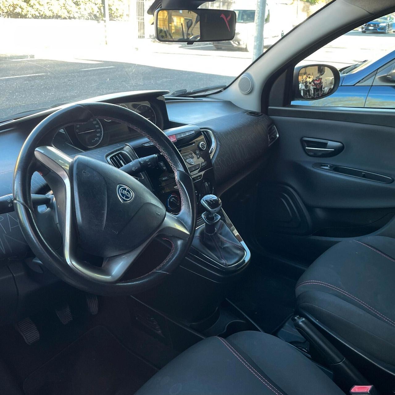 2014 Lancia Ypsilon 0.9 TwinAir 85 CV 5 porte Metano Ecochic Silver