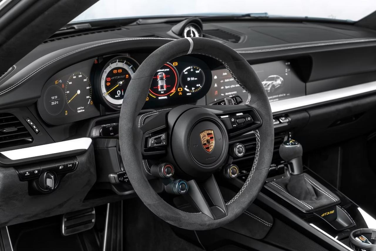 Porsche 911 GT3 RS PPF completo e pellicola satinata nera