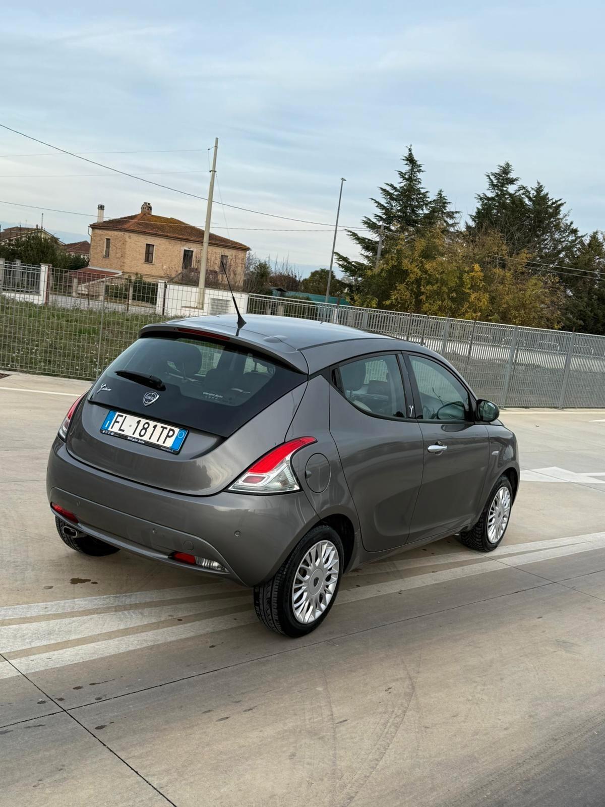 Lancia Ypsilon 1.2 69 CV 5 porte GPL Ecochic Gold