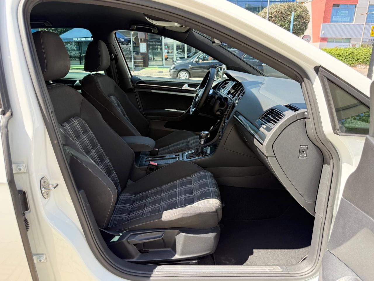Volkswagen Golf 2.0 GTD DSG Sport Edition
