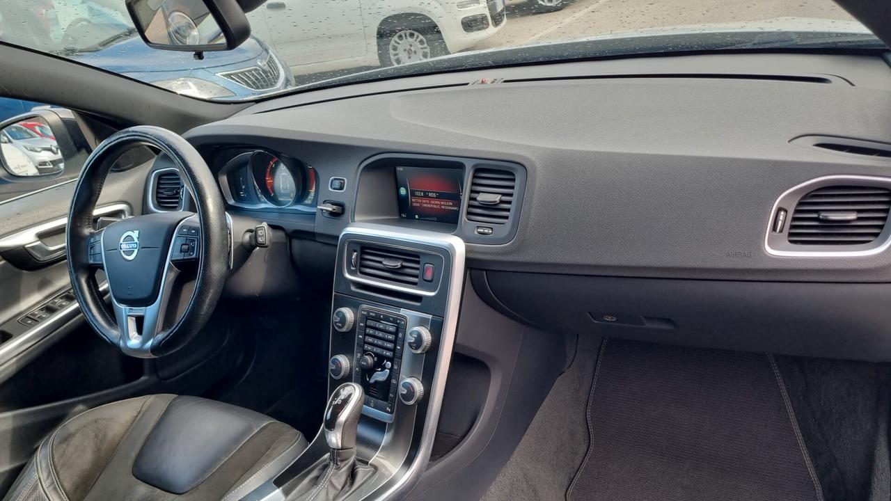 Volvo V60 D4 Geartronic R-design Momentum