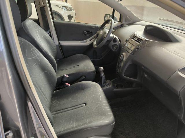 TOYOTA Yaris 1.0 5 porte Now