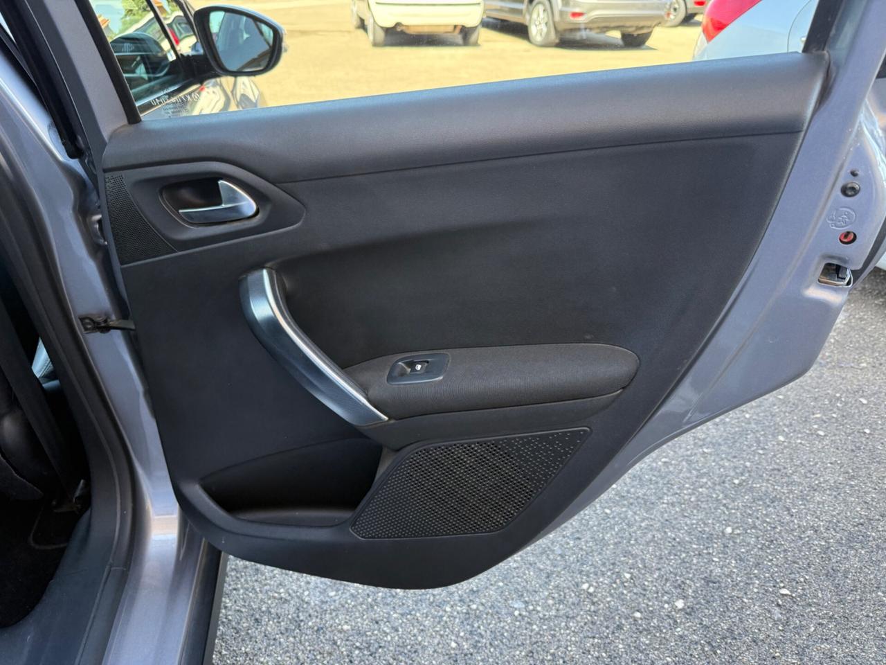 Peugeot 2008 BlueHDi 100 S&S Black Matt