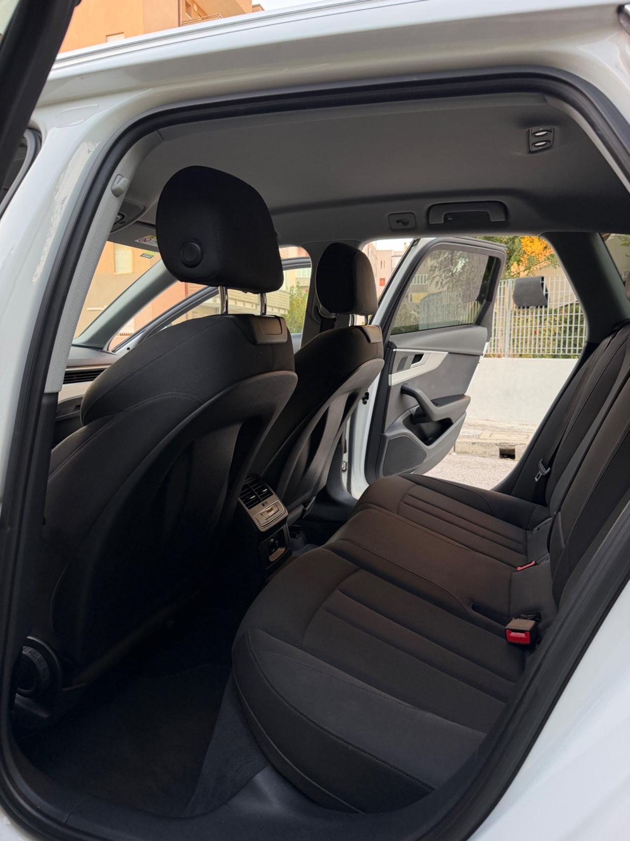Audi A4 Avant Mild-Hybrid 35 TDI/163 CV S-line Edition