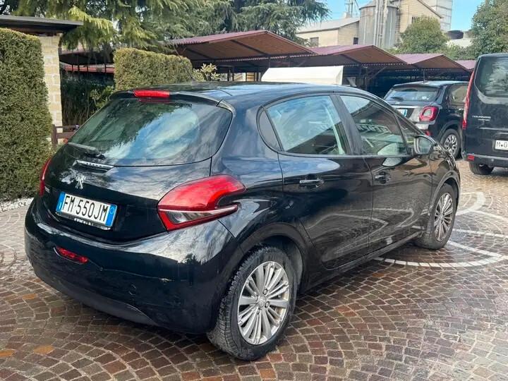 Peugeot 208 PureTech 82 5 porte Allure