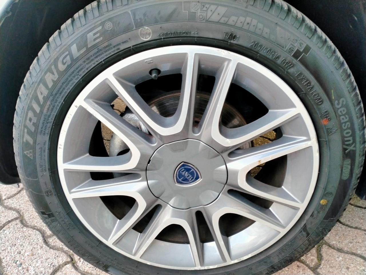 Lancia MUSA 1.4 16V AUTOMATIK "UNICA" POLTRONA FRAU TETTO PAN. NAVI SEDILI RISC.