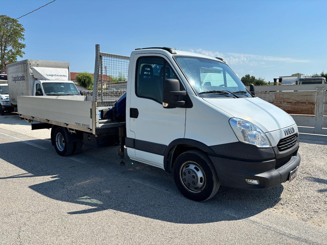 Iveco Daily 35C15 cassonato con gru amco veba V 803
