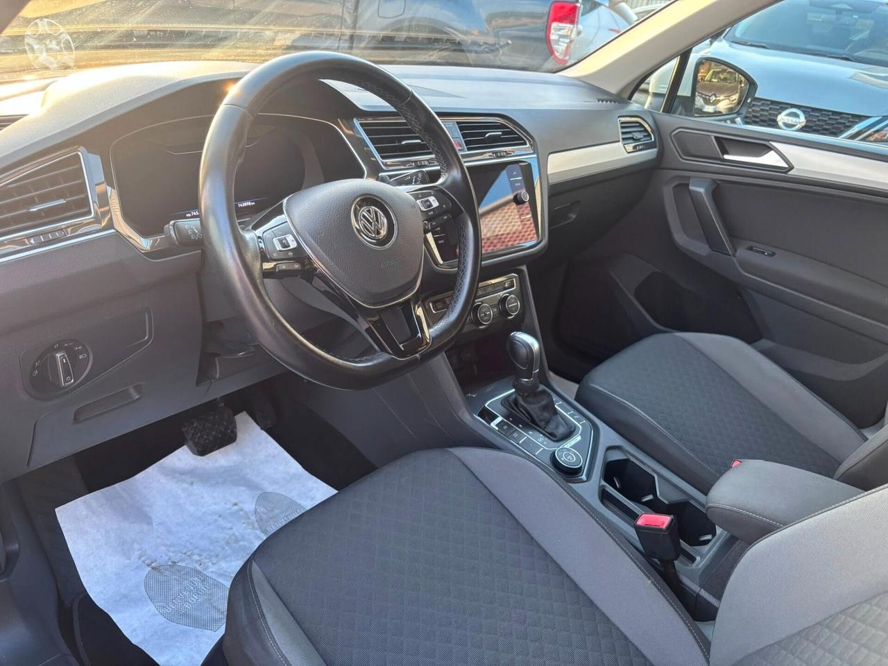 VOLKSWAGEN TIGUAN R-LINE