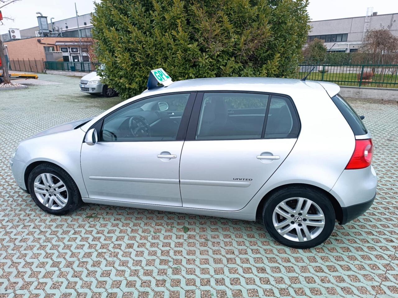 Volkswagen Golf 5 1.6 GPL 5p.