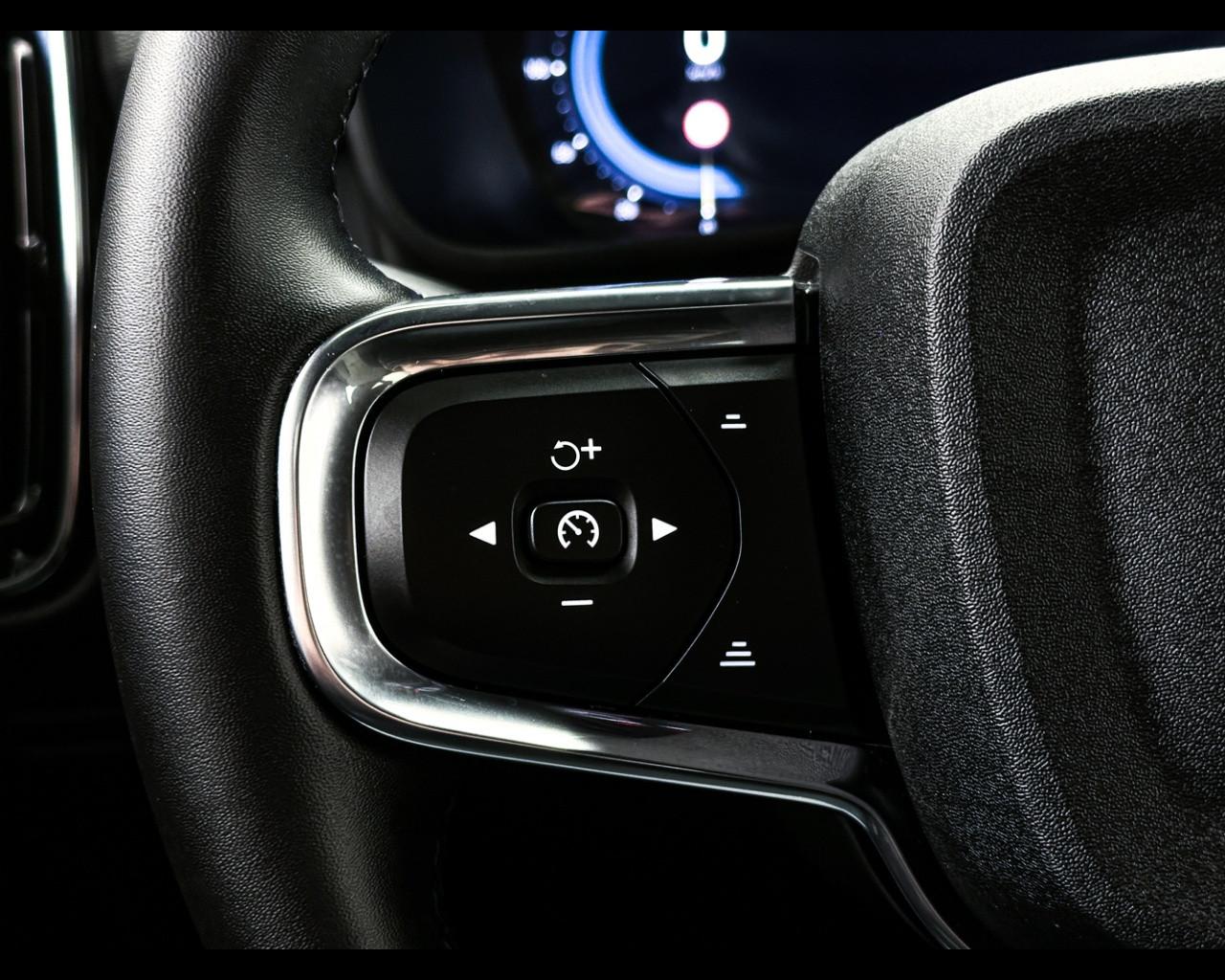 VOLVO XC40 (2017-->) - XC40 B3 automatico Core