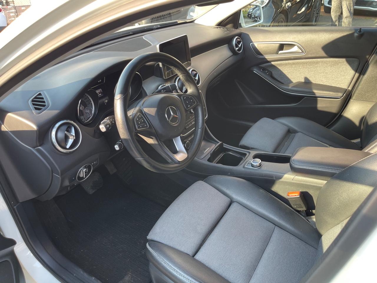 Mercedes-benz GLA 180 d Automatic Premium