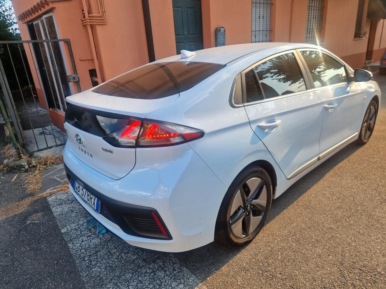 Hyundai Ioniq 1.6 Plug-in Hybrid DCT Tech