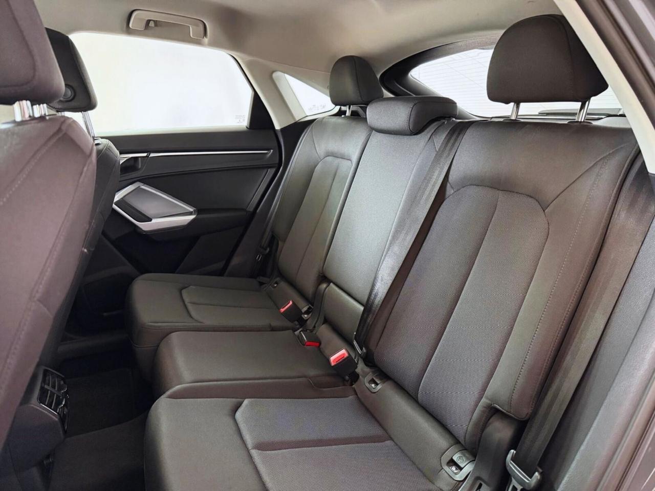 Audi Q3 35 TDI S tronic Business