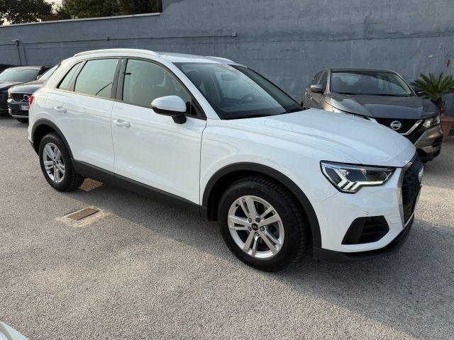 AUDI Q3 35 TDI Business
