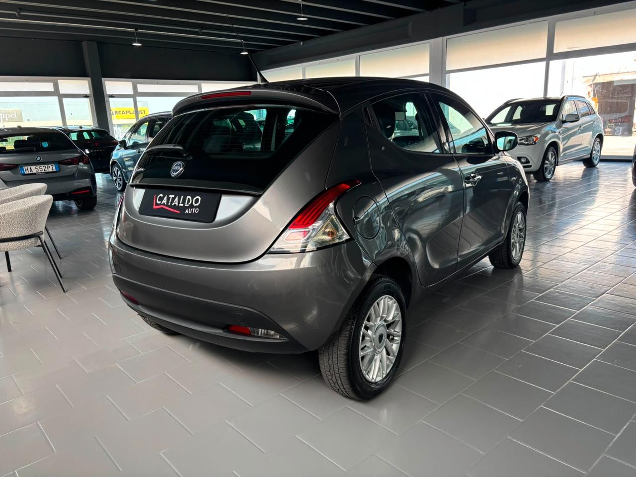 Lancia Ypsilon 0.9 TwinAir 85 CV 5 porte Metano Ecochic Gold