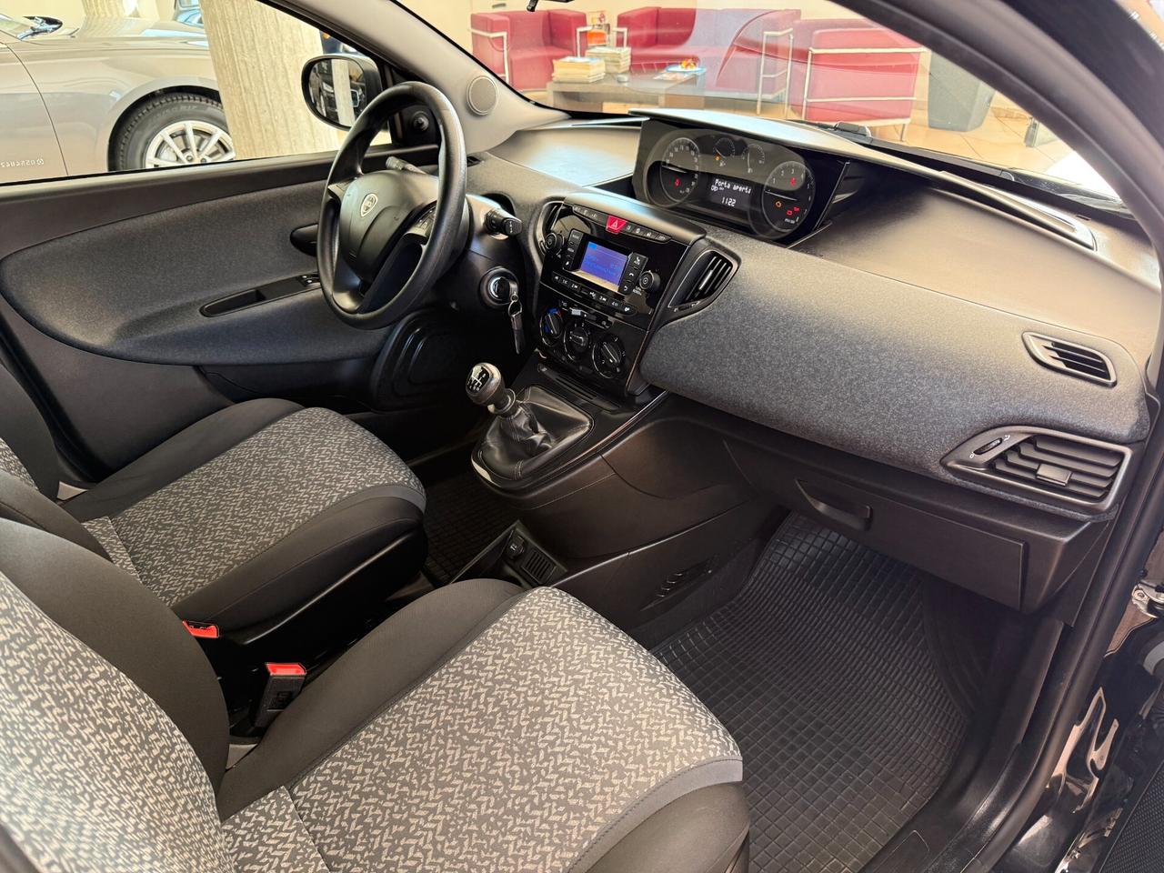 Lancia Ypsilon 1.0 FireFly 5 porte S&S Hybrid Ecochic Silver