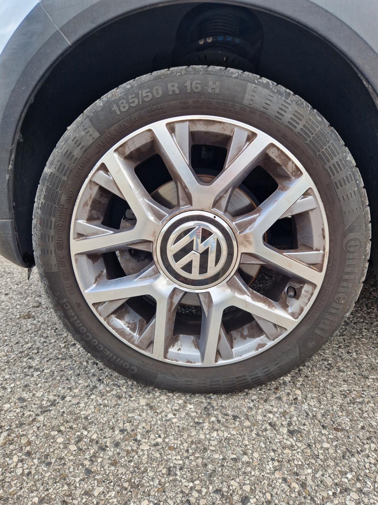 Volkswagen Up Cross - 2015