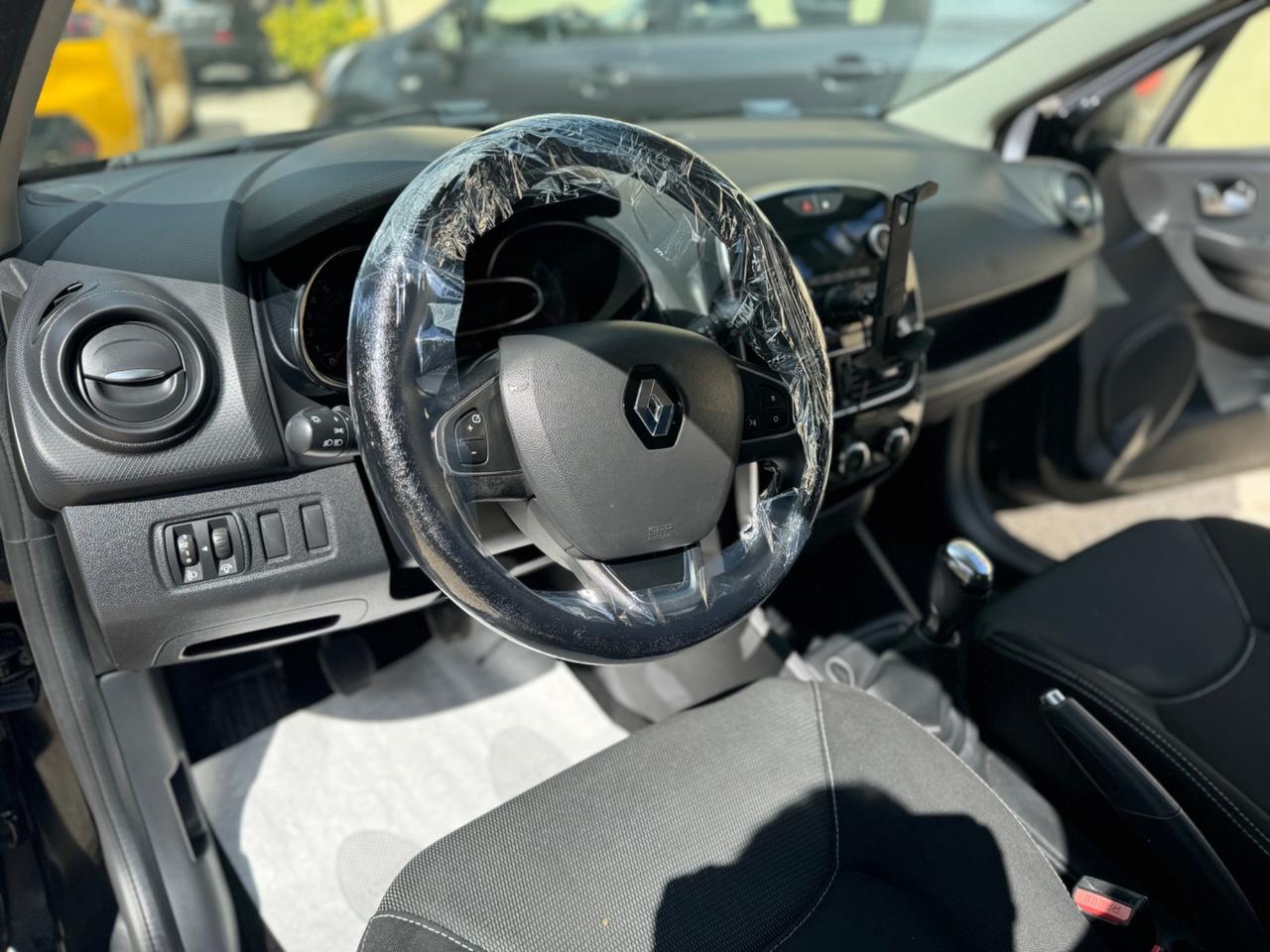 Renault Clio 1.2 75CV 5 porte NEOPATENTATI