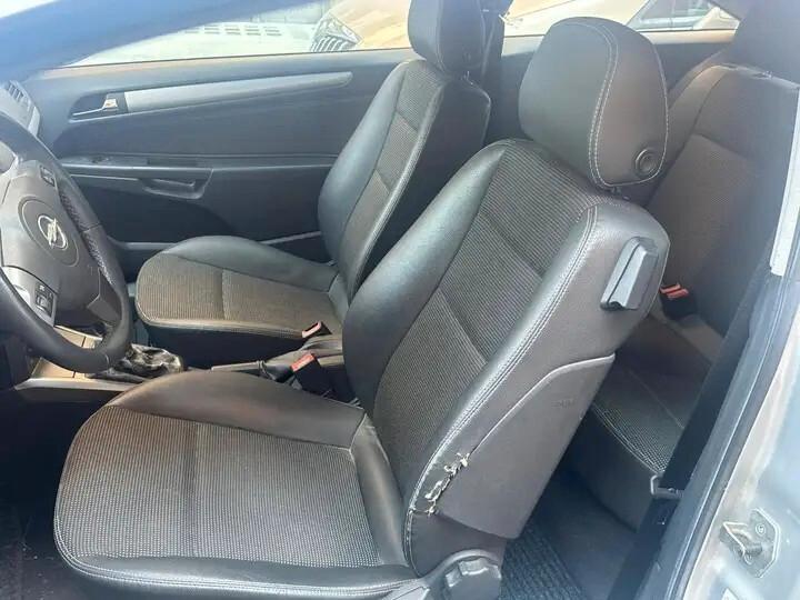 Opel Astra GTC 1.7 CDTI 120CV 3 porte Cosmo