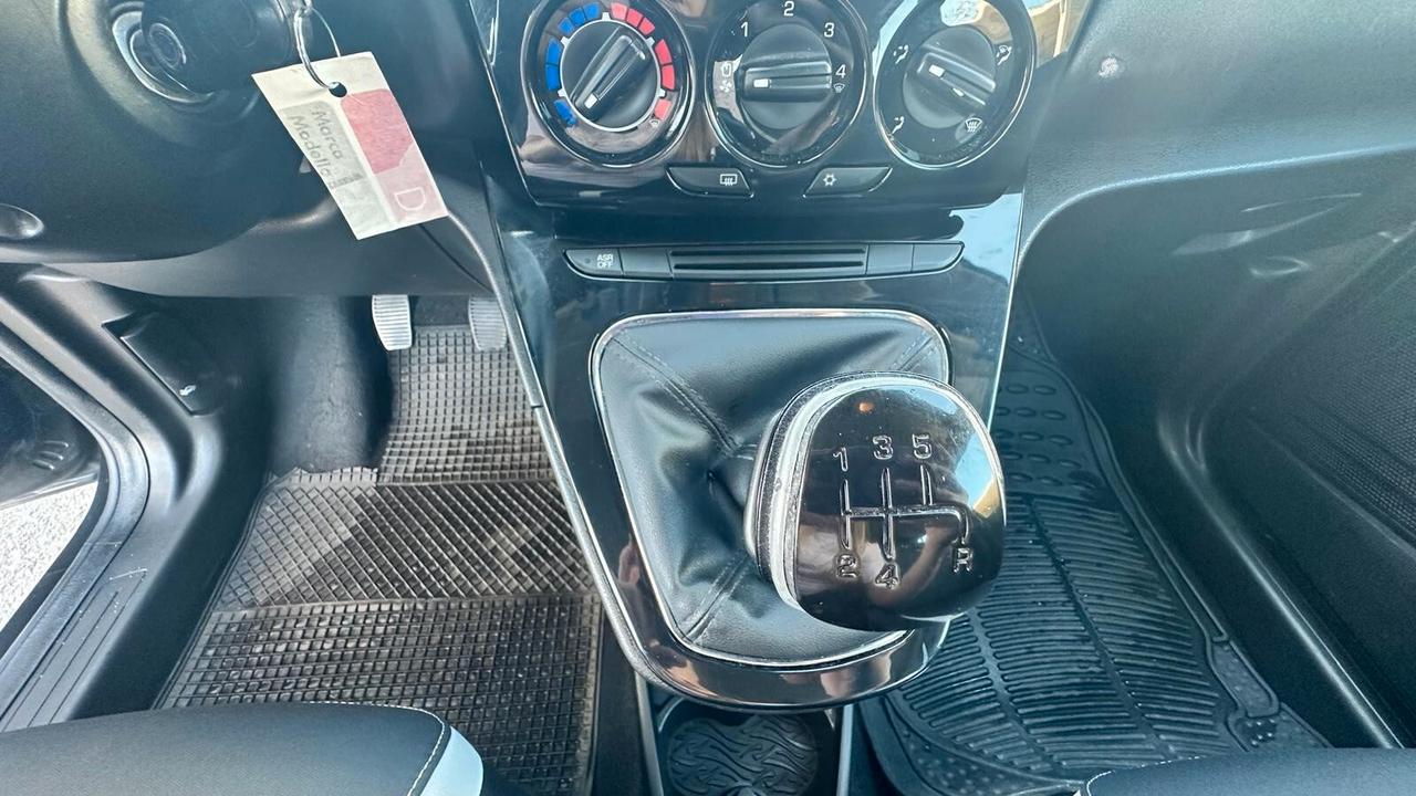 Lancia Ypsilon 1.2 69 CV 5 porte S&S Silver