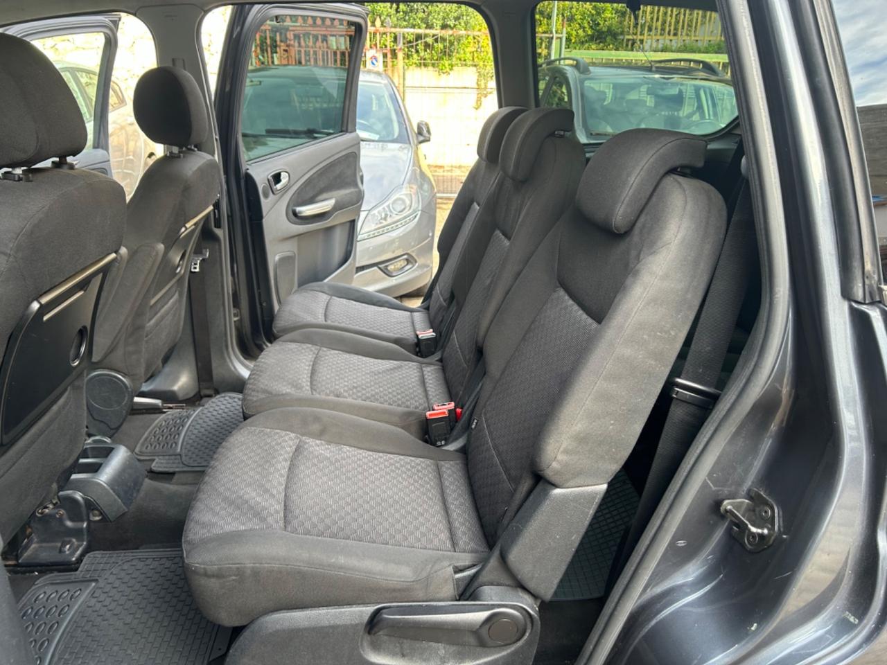 Ford Galaxy 2.0 TDCi 140 CV Ghia DPF