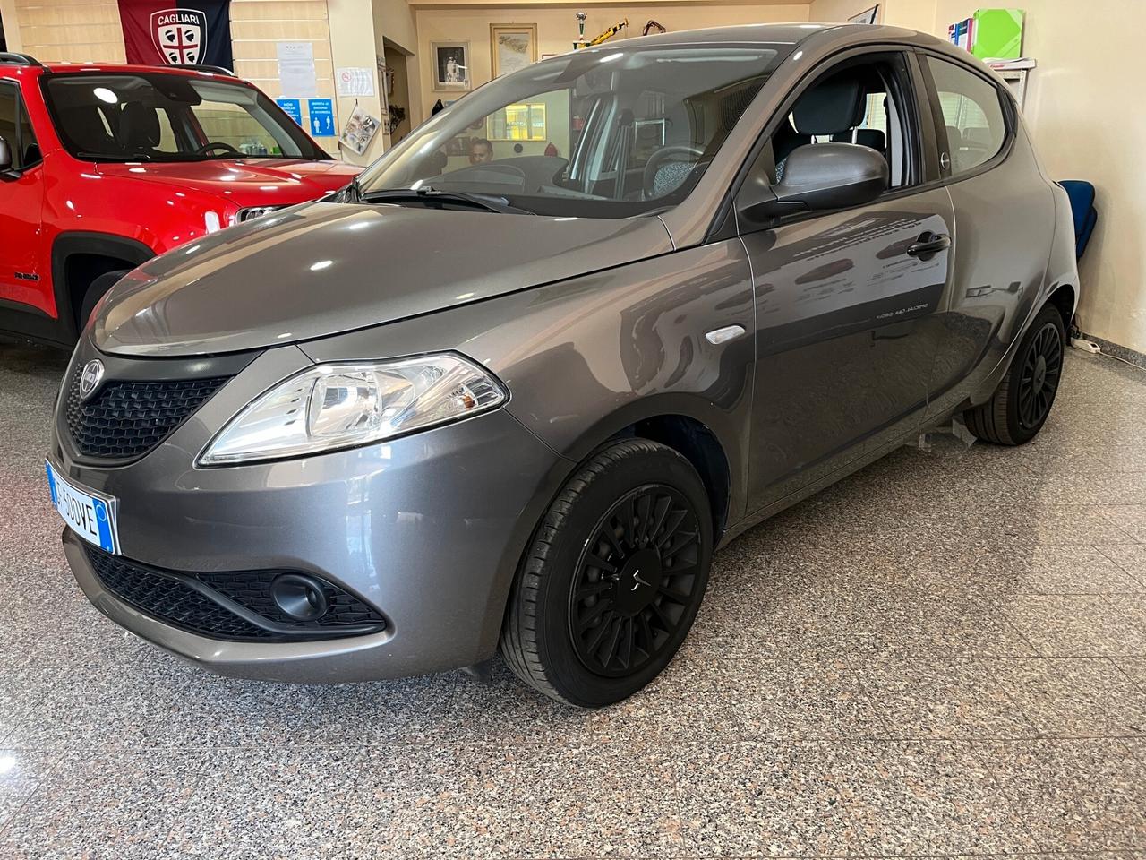 Lancia Ypsilon 1.0 FireFly 5 porte S&S Hybrid Ecochic Silver