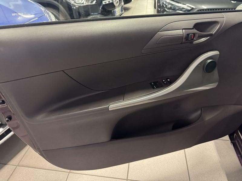Toyota iQ iQ 1.0 cvt (multidrive)