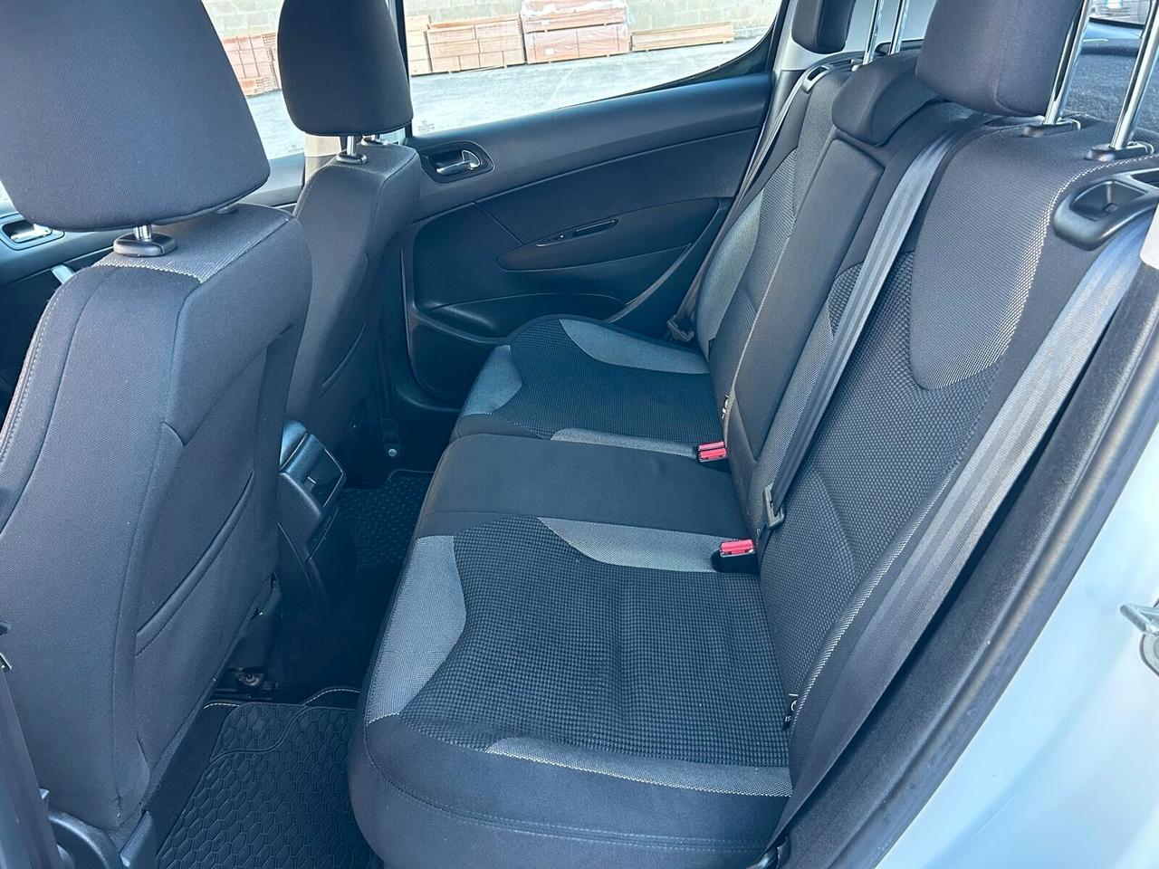 Peugeot 308 1.6 HDi 90CV Berlina