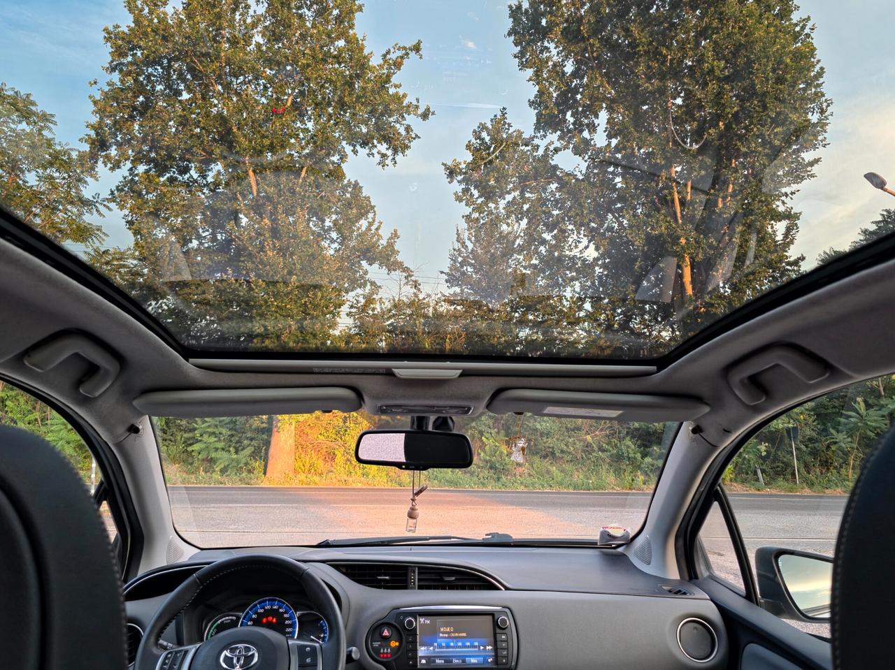 Toyota Yaris 1.5 Hybrid 5 porte Style E6 Automatica NEO 2014