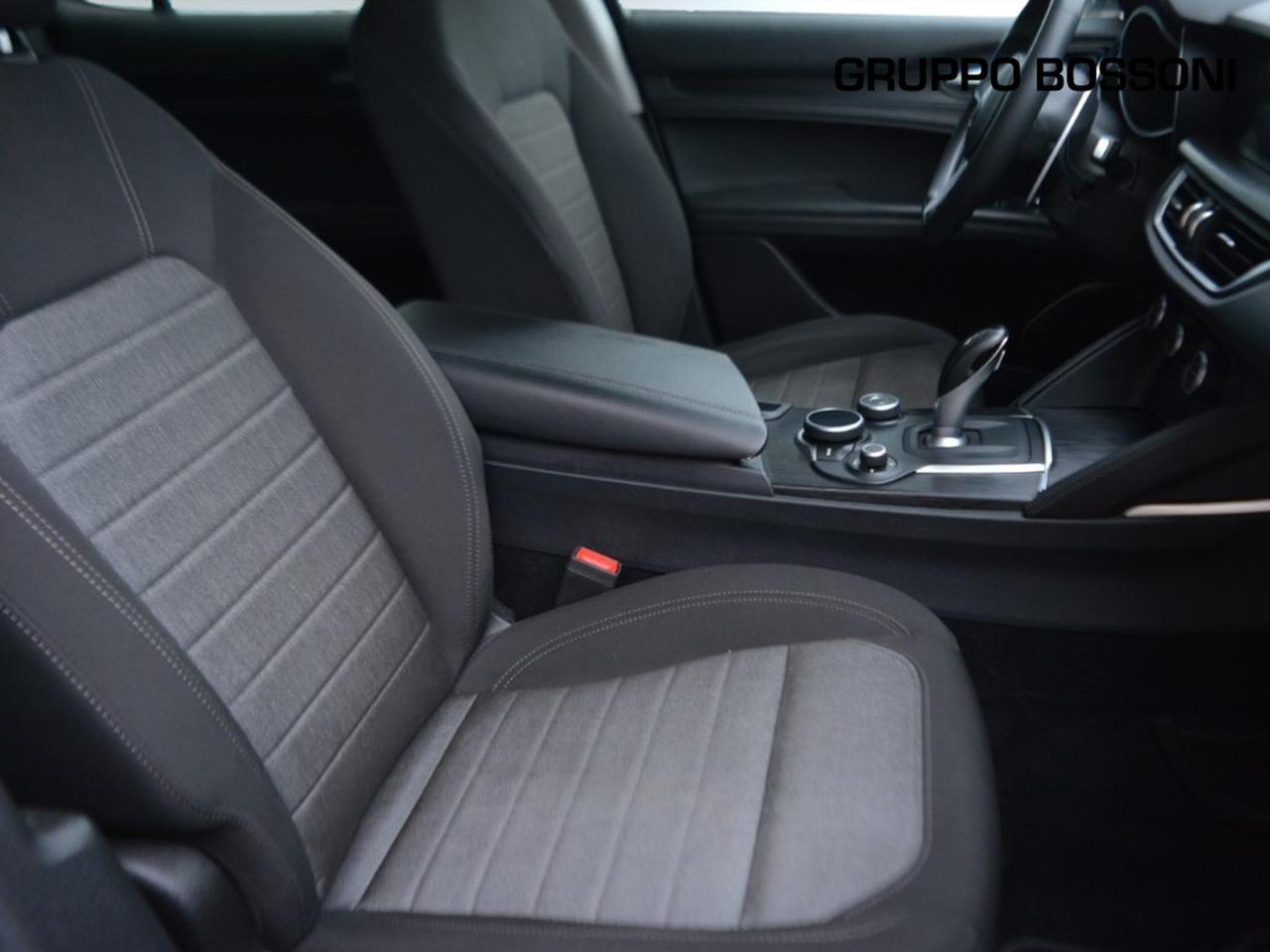 Alfa Romeo Stelvio 2.0 turbo 200cv business q4 at8