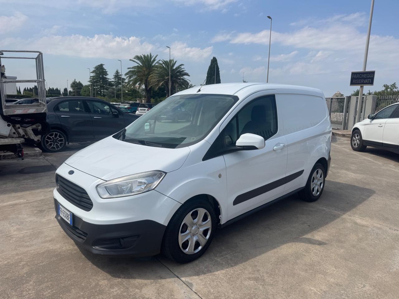 Ford Transit Courier 1.5 tdci 95 hp CABINA SEPARAT