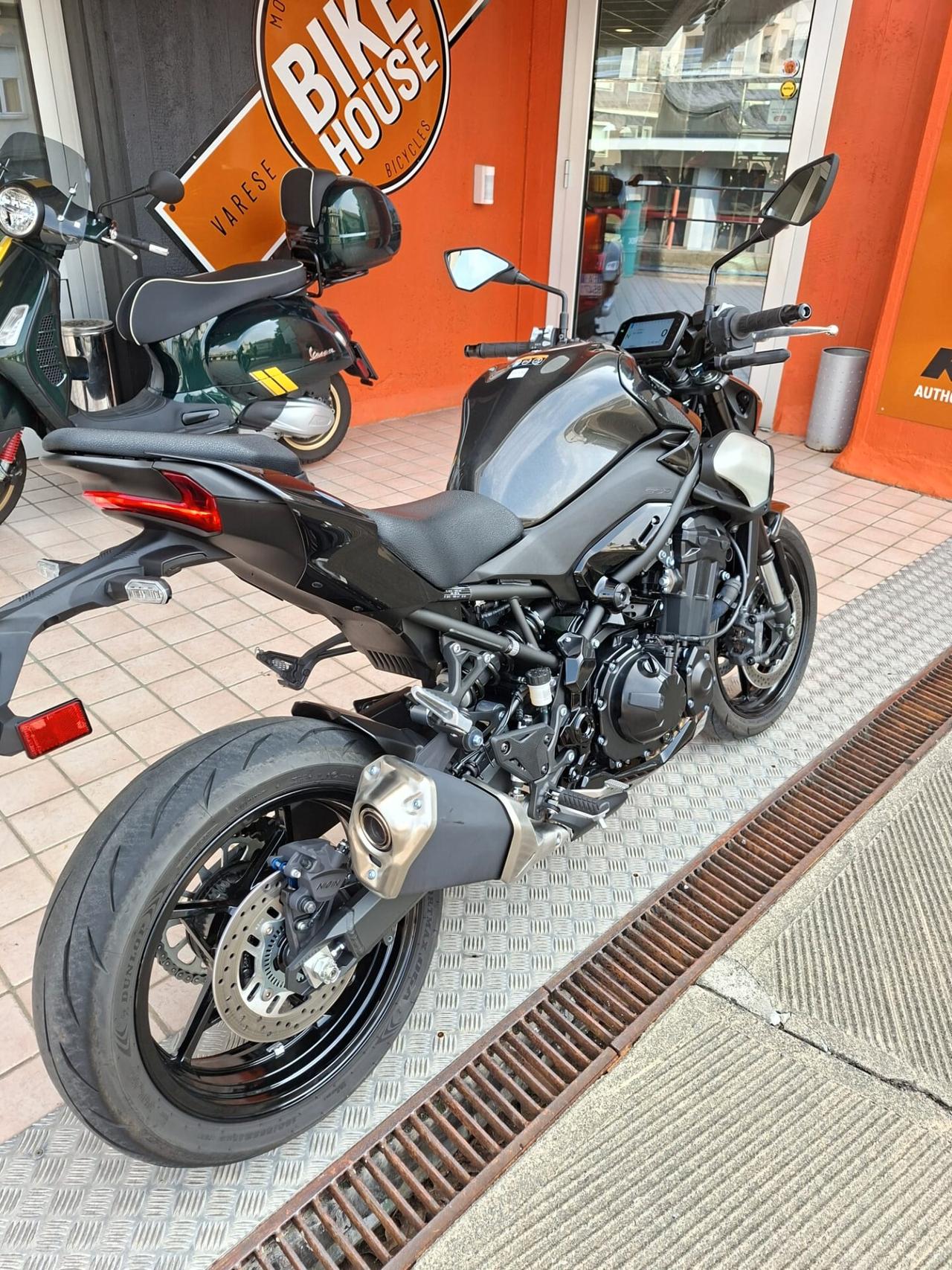 Kawasaki 900 Z My 25