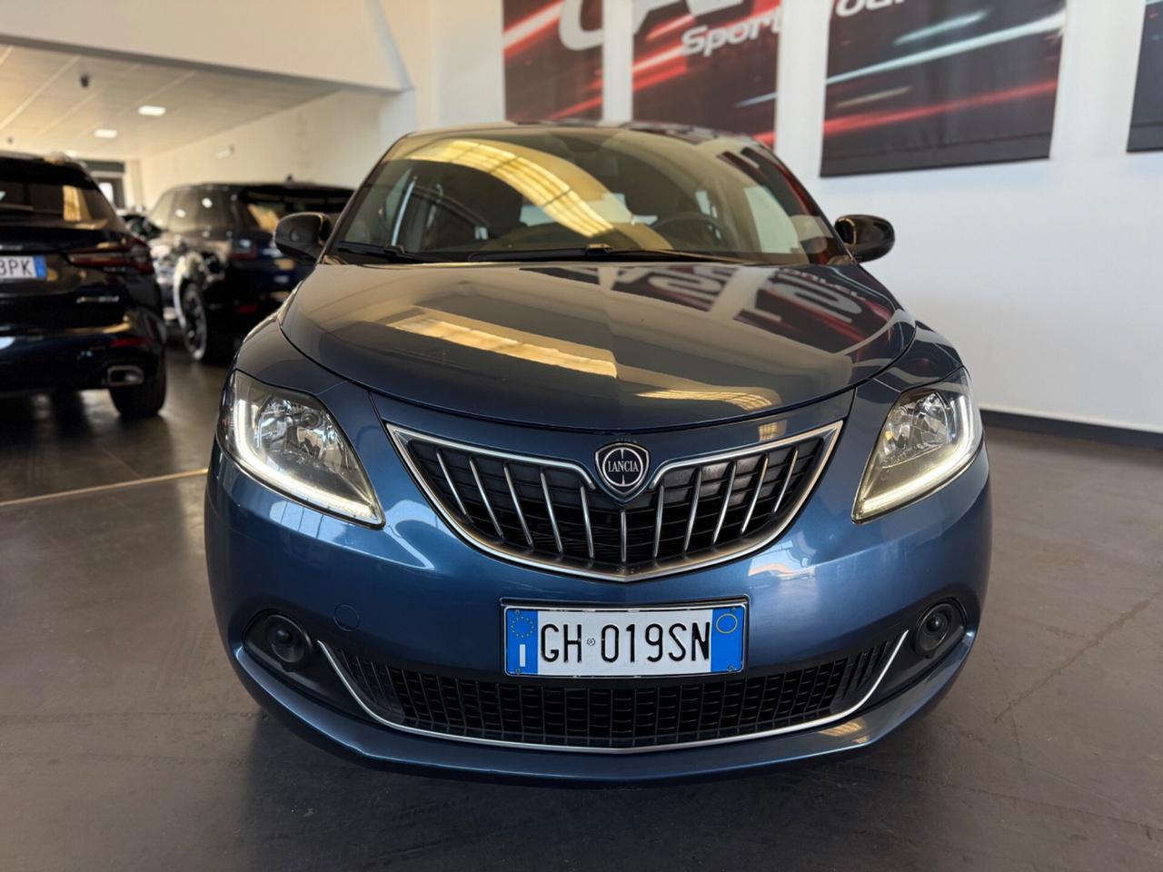 Lancia Ypsilon 1.0 FireFly S&S Hybrid Ecochic Silver