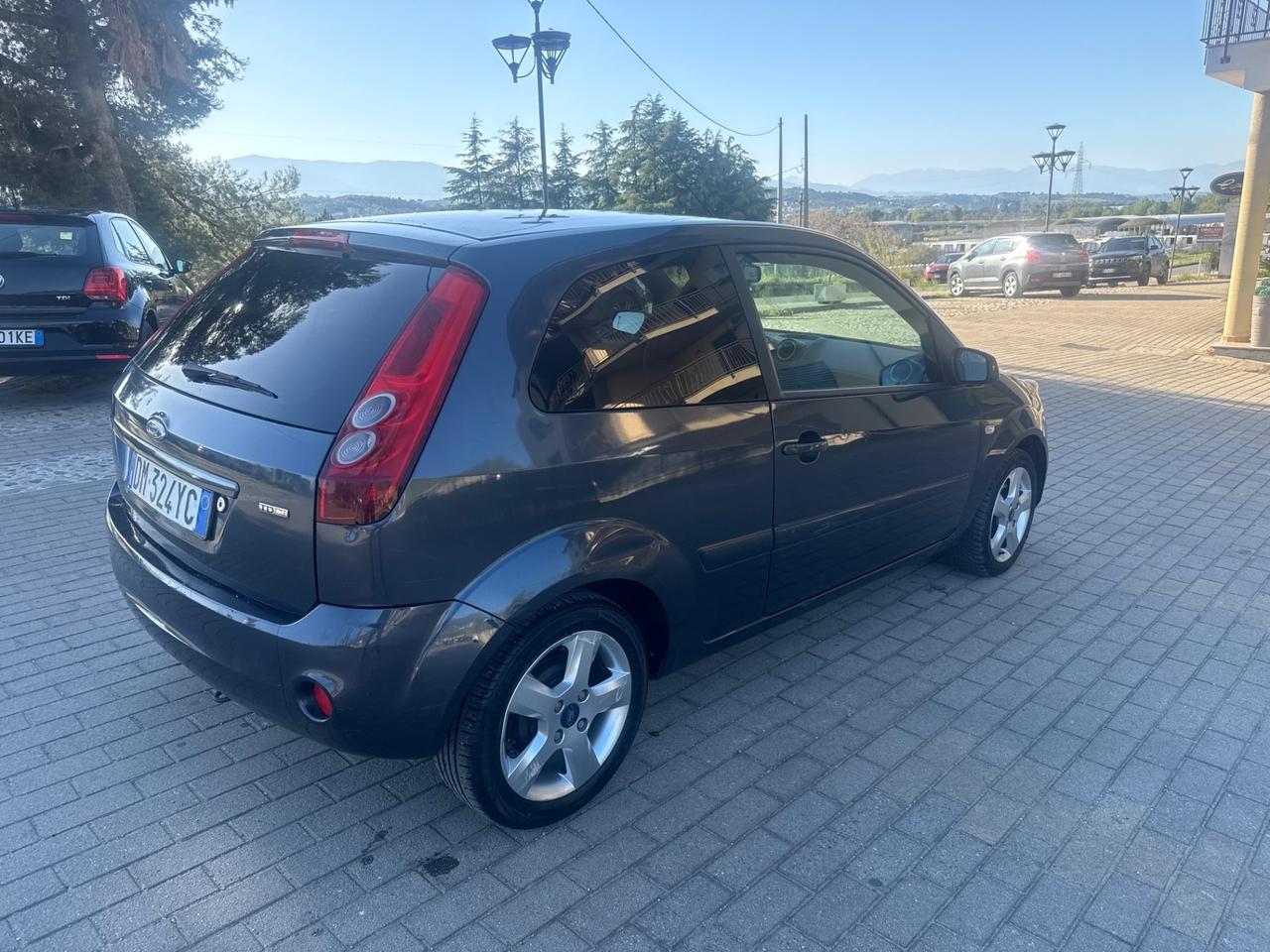 Ford Fiesta 1.4 TDCi 68CV 3 porte Titanium