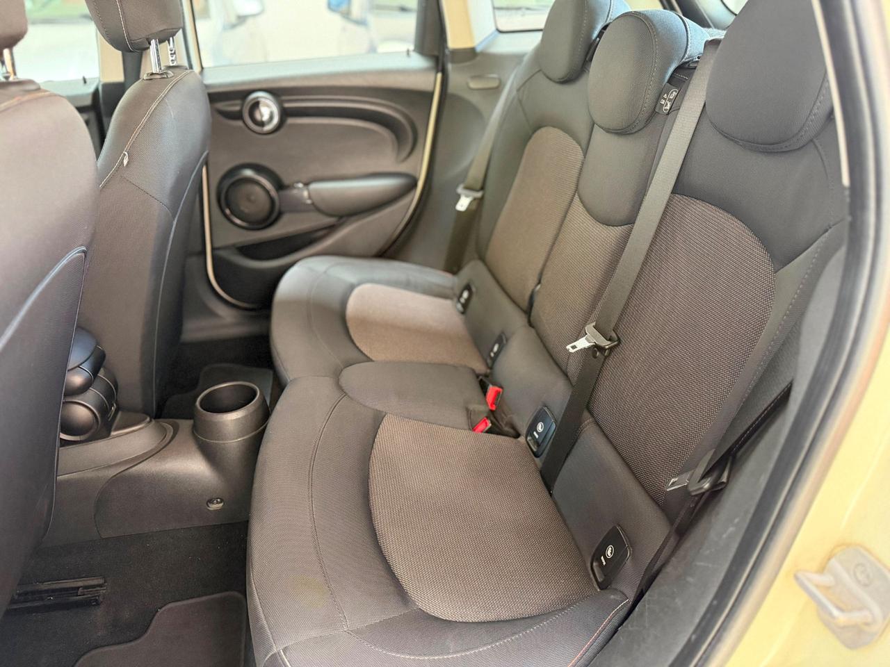 Mini 1.5 Cooper D 5 porte