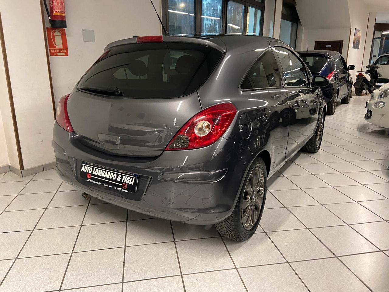 Opel Corsa 1.2 80CV 3 porte GPL-TECH Club - NEOPATENTATI