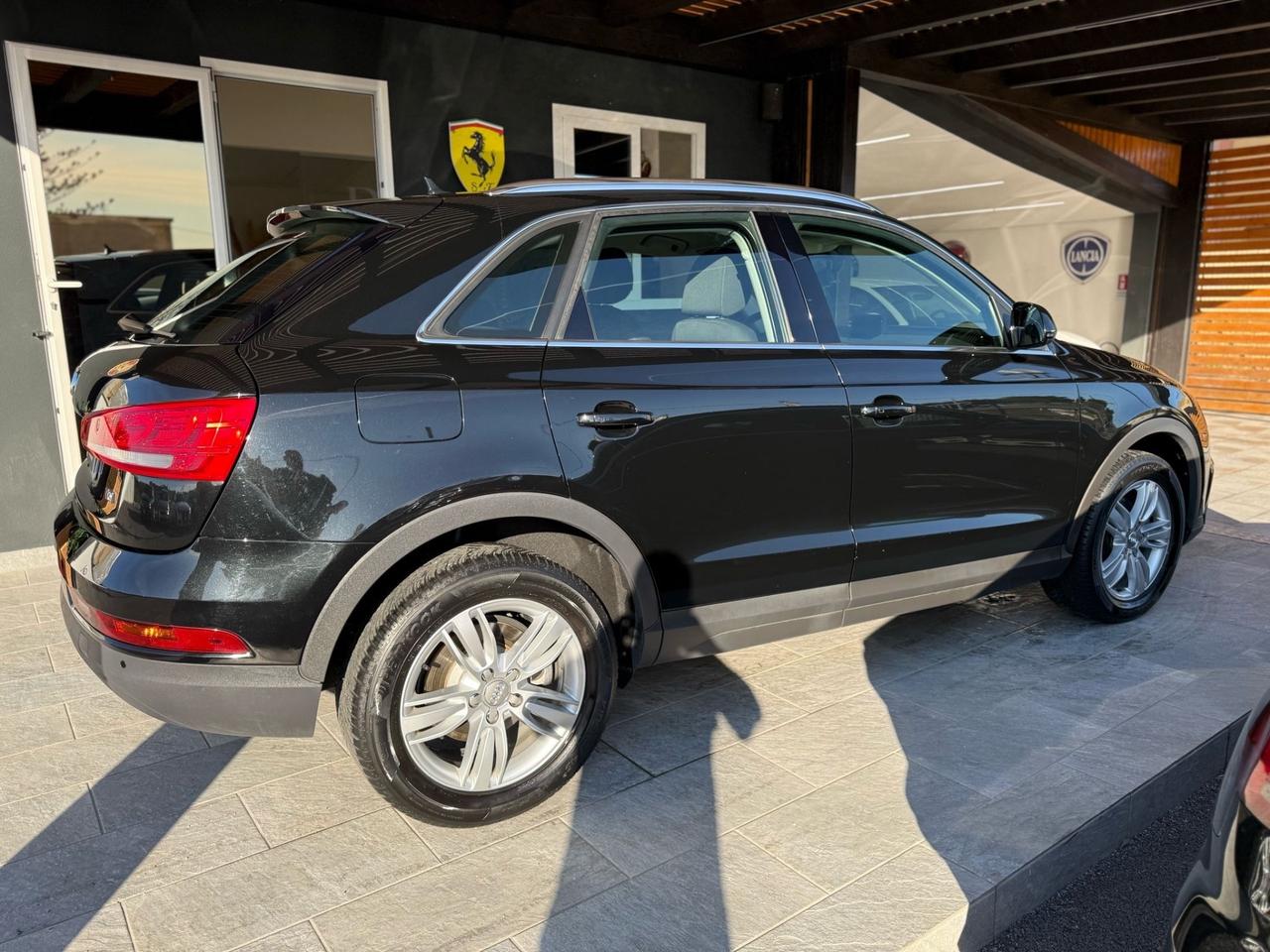 Audi Q3 2.0 TDI 120 CV Business