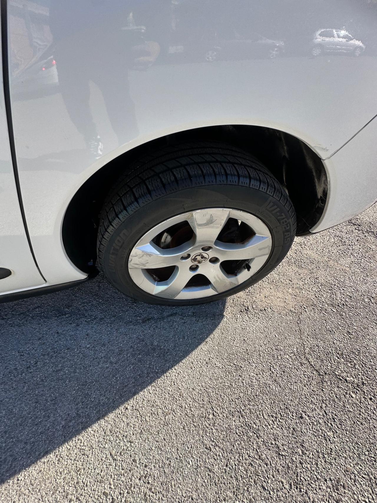 Peugeot 3008 1.6 HDi 115CV Business