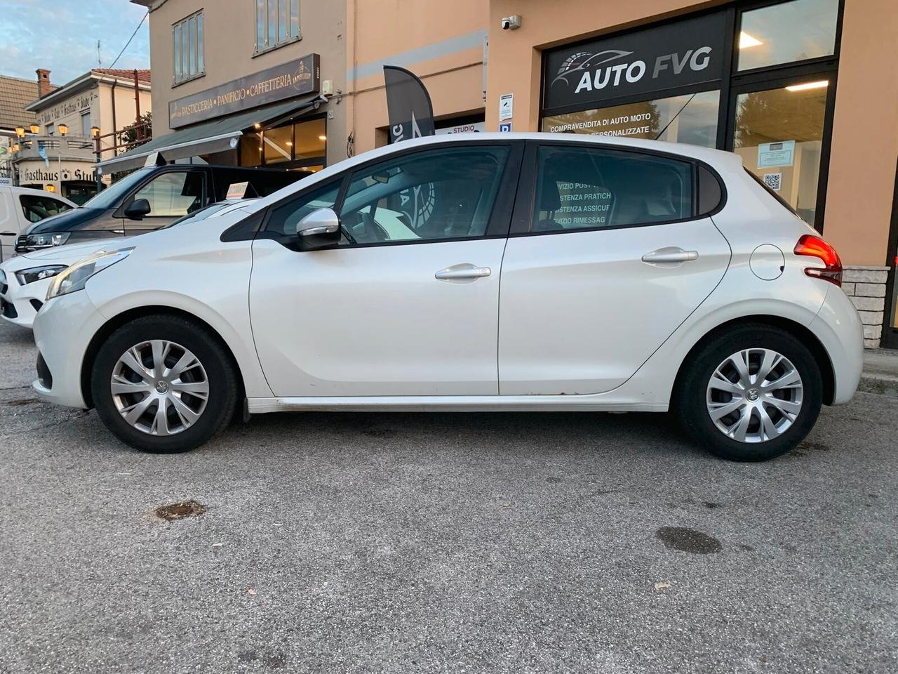 Peugeot 208 5 porte NEOPATENTATI