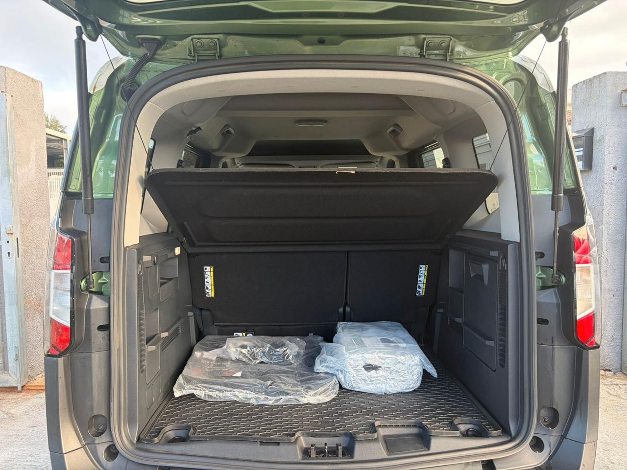 Ford Tourneo Courier FULL