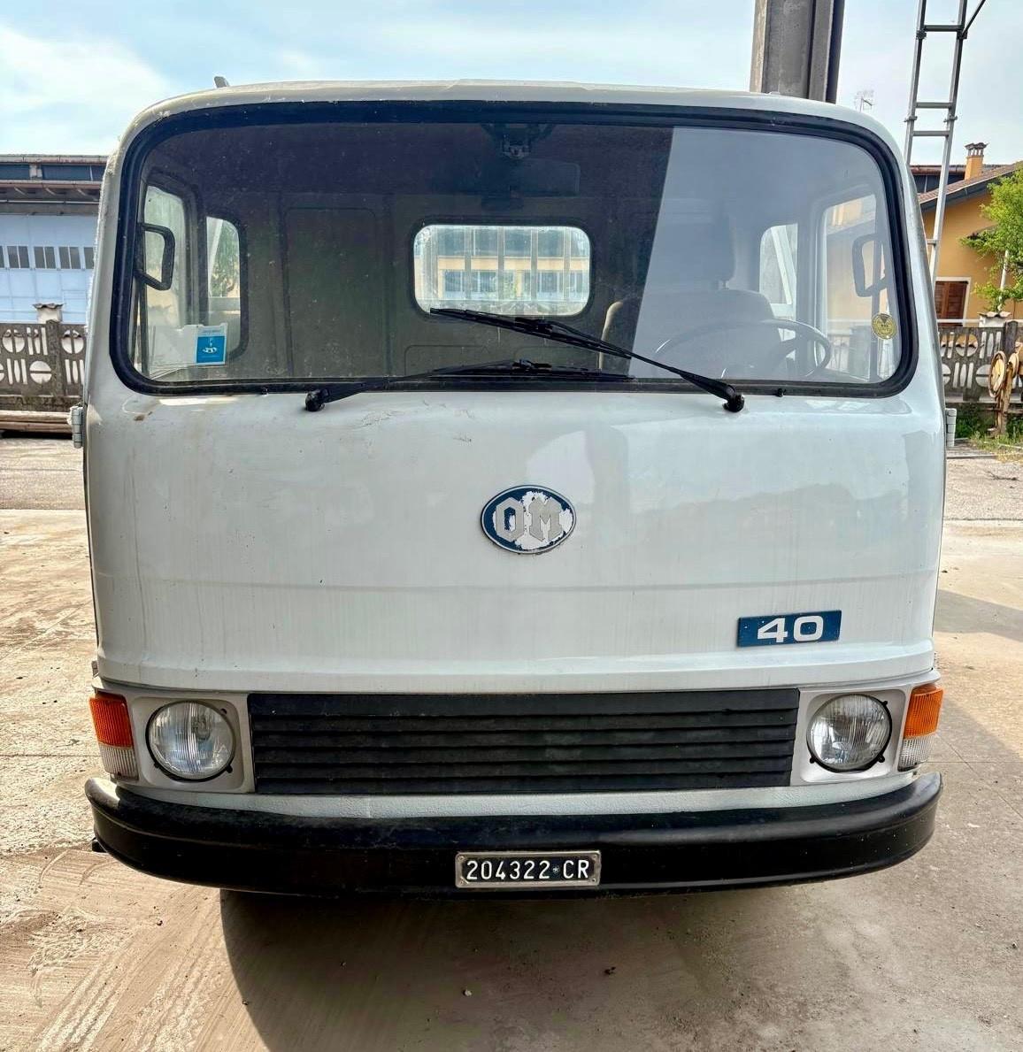 OM 40 autocarro Iveco epoca cassone