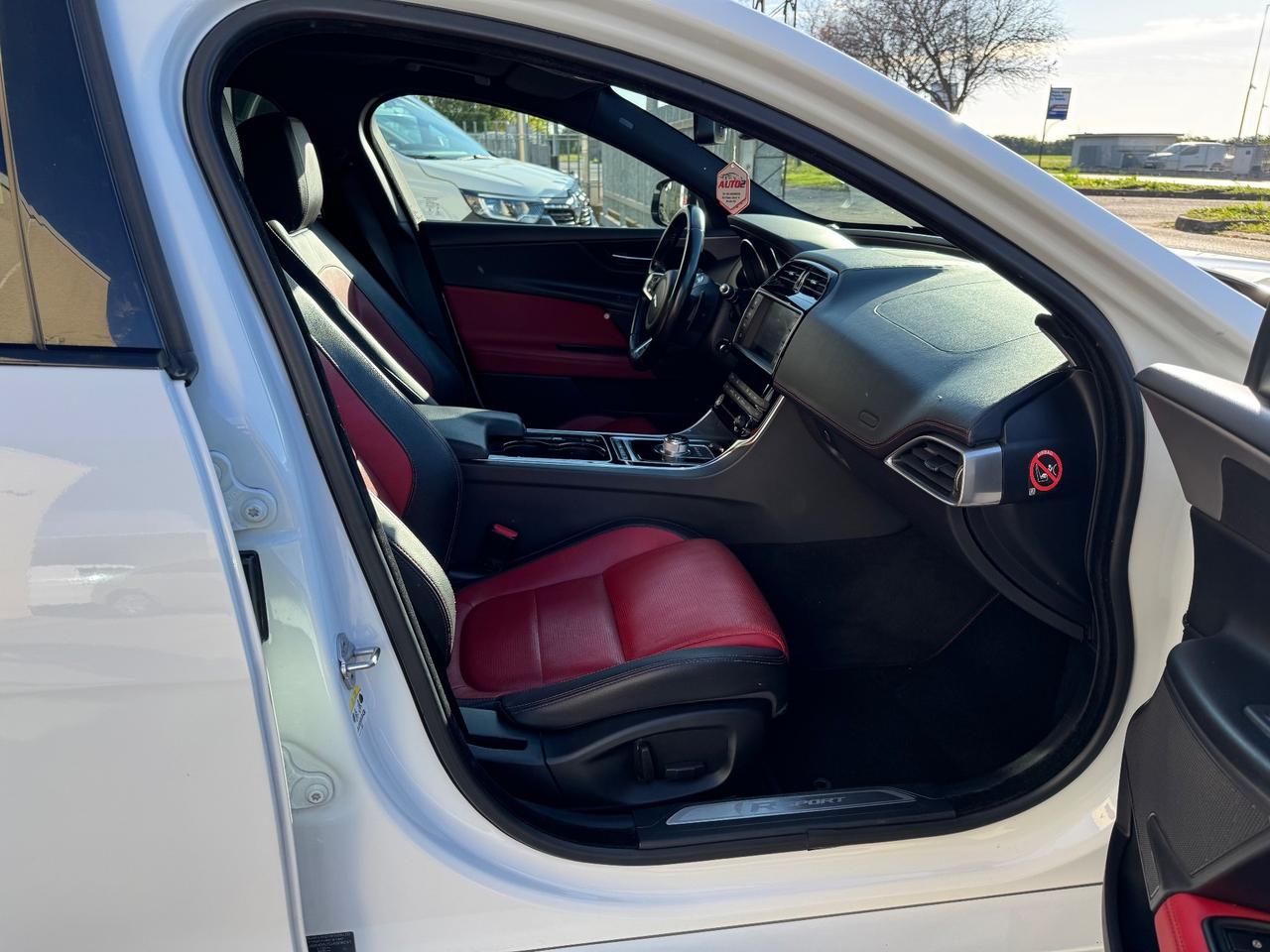 Jaguar XE 2.0 D Turbo R-Sport. Euro 6B