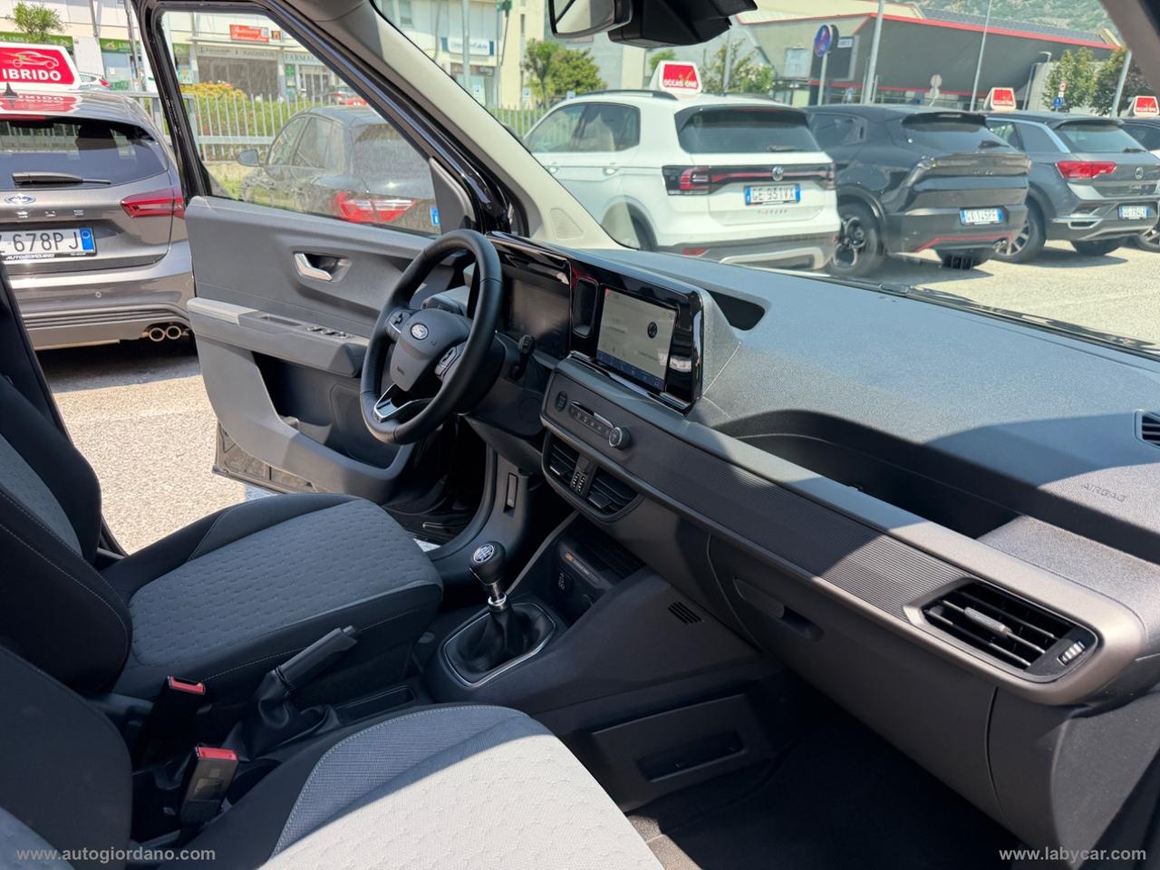 FORD Tourneo Courier 1.0 EcoBoost Titanium