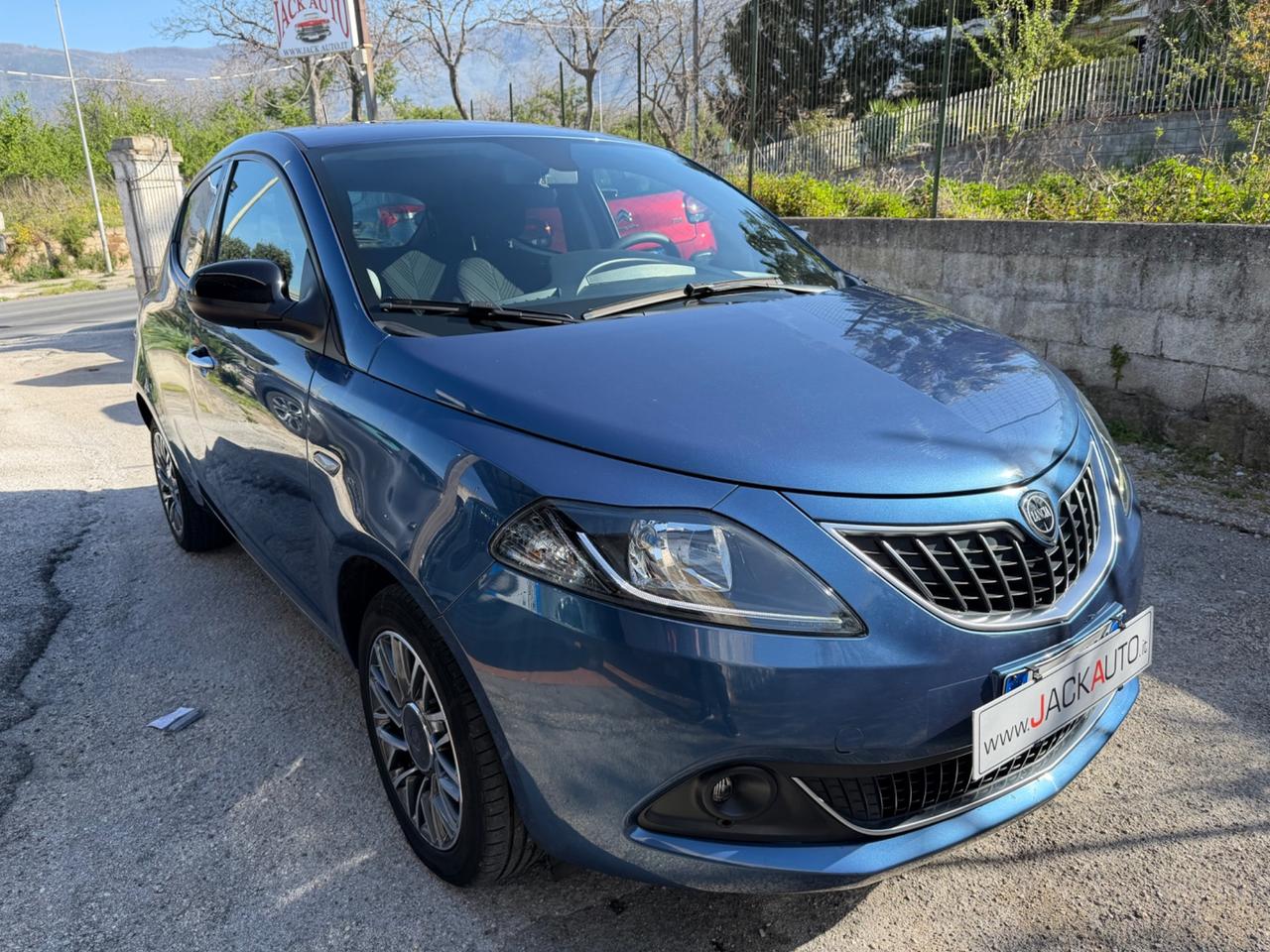 Lancia Ypsilon 1.0 FireFly 5 porte S&S Hybrid Ecochic Silver