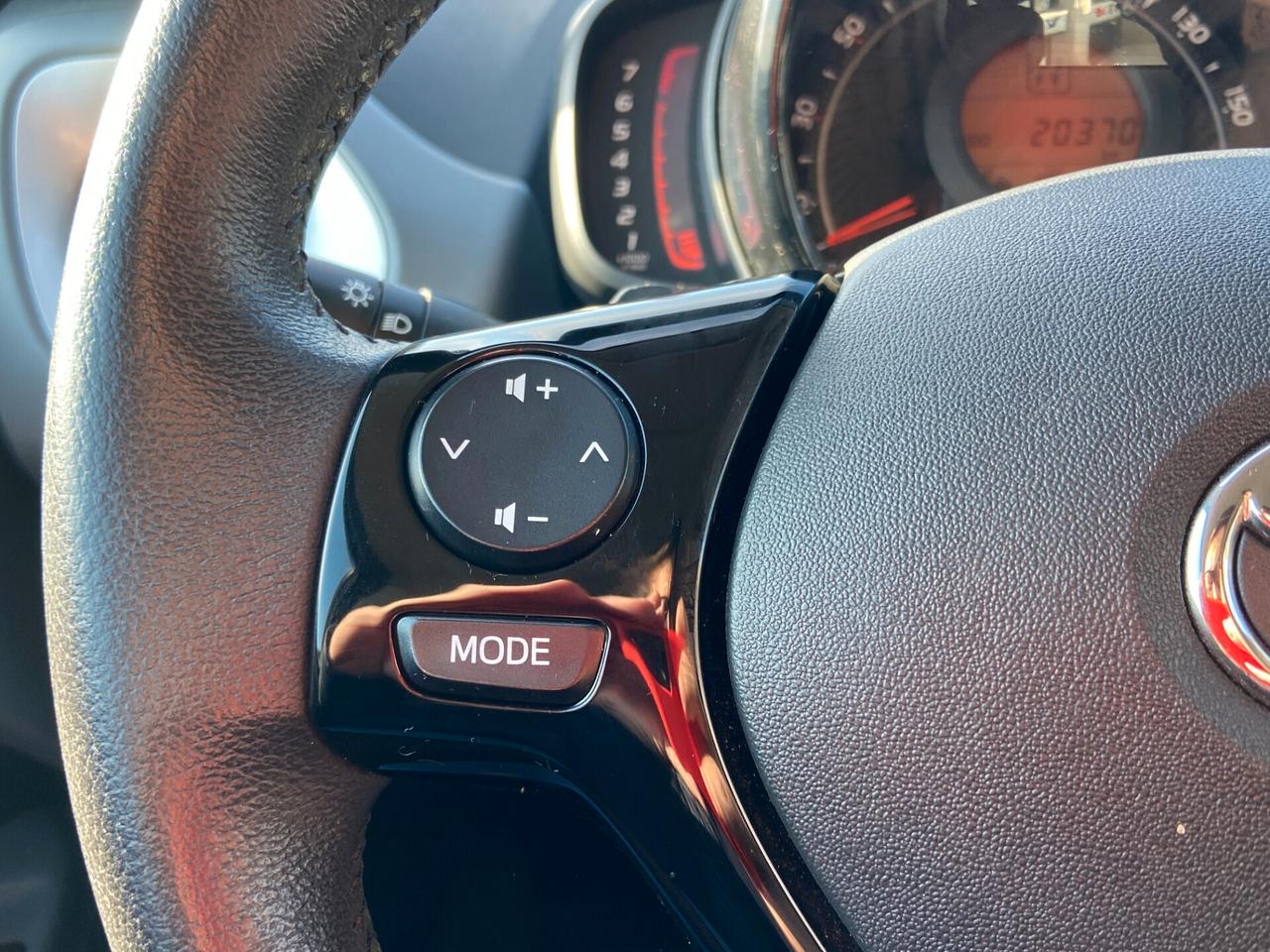 Toyota Aygo 1.0 x-business 72cv automatica