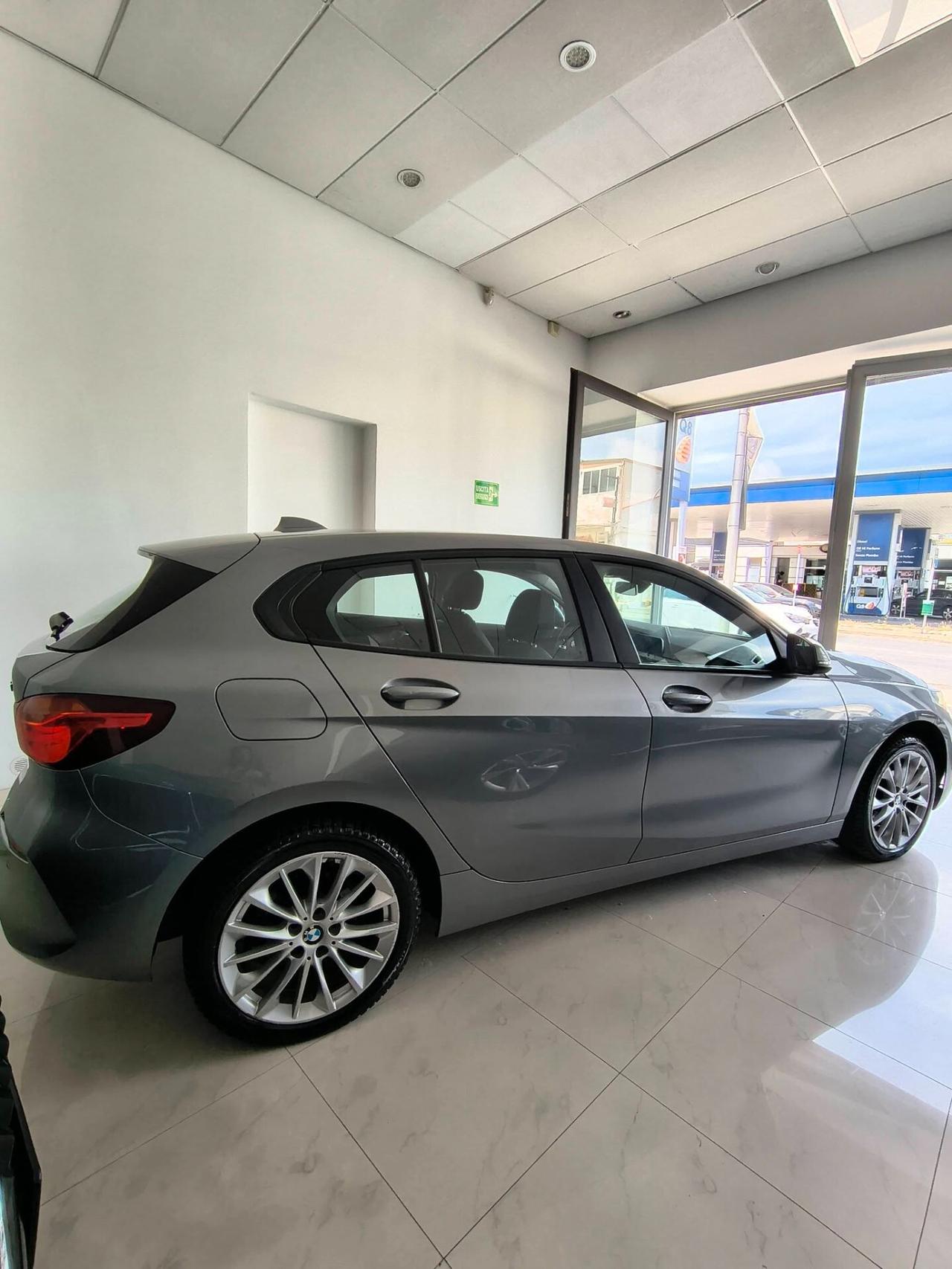 Bmw 116 116d 5p. Business Advantage