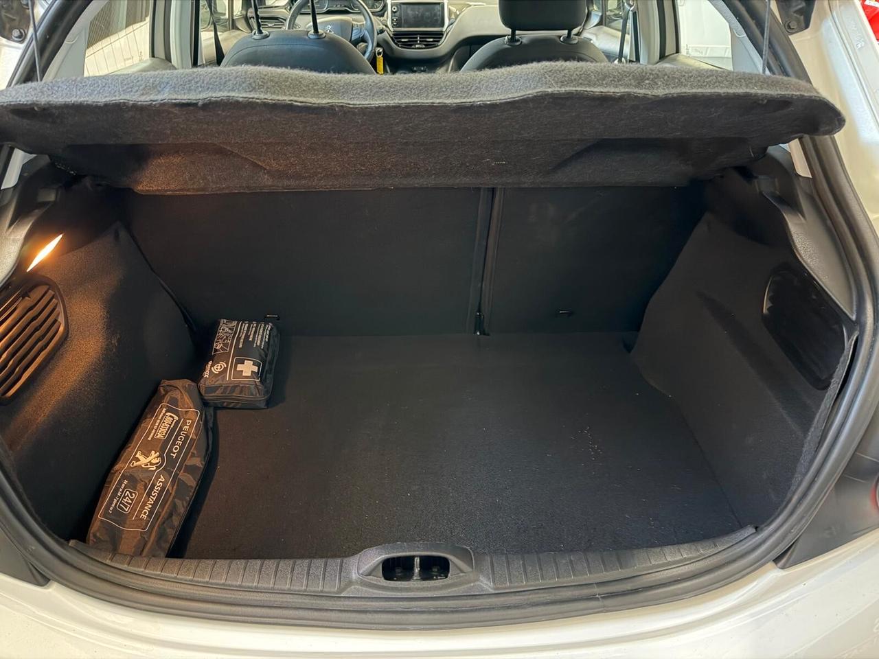 Peugeot 208 PureTech 82 Stop&Start 5 porte Signature