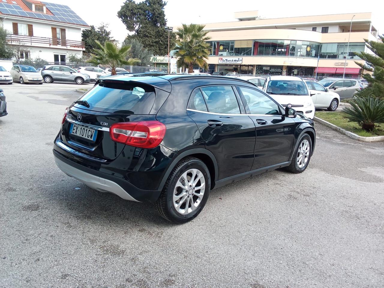 MERCEDES GLA 200D PREMIUM MAN MY14 5P