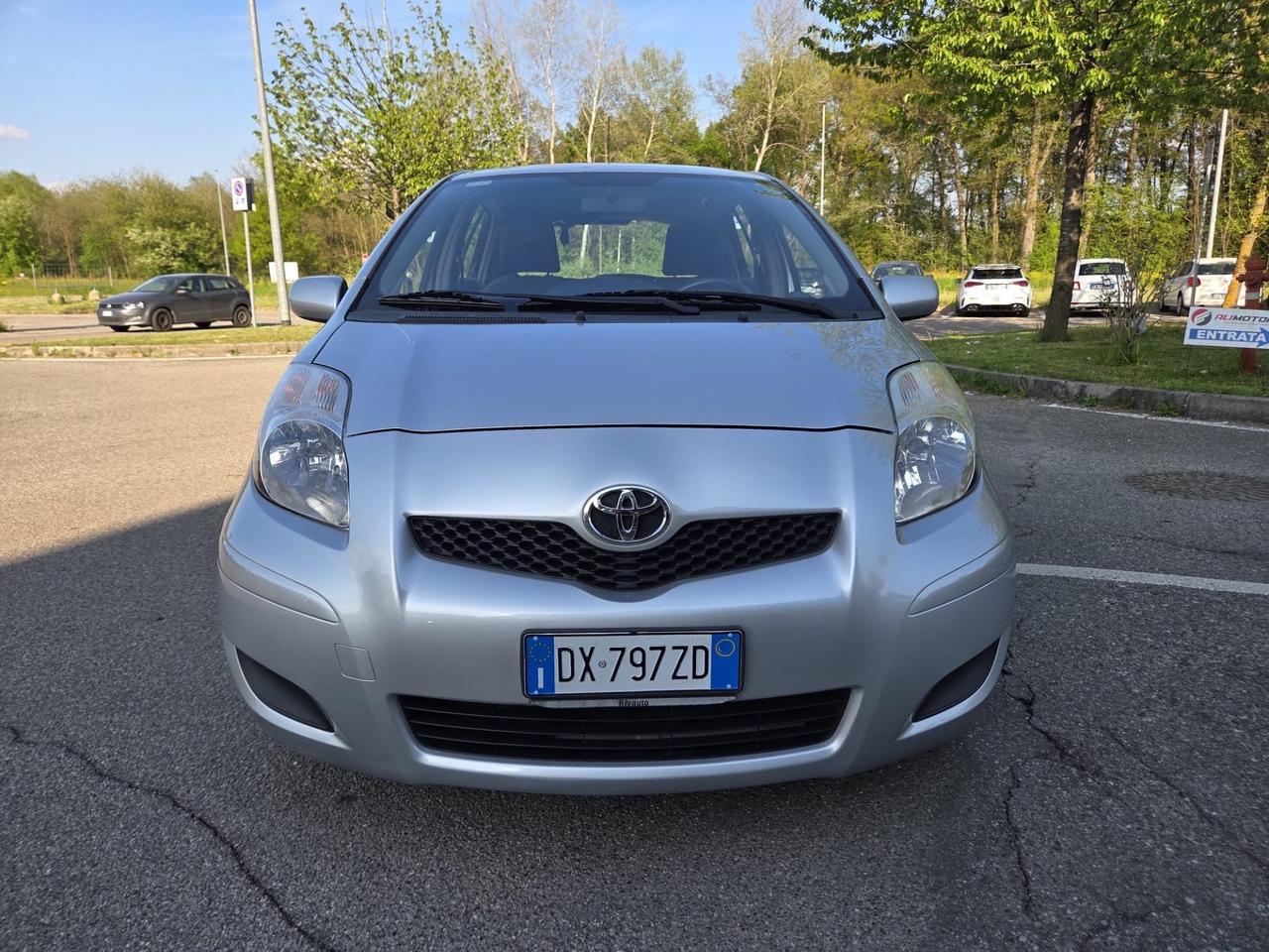 Toyota Yaris 1.3 5 porte Sol*Neo patentati *